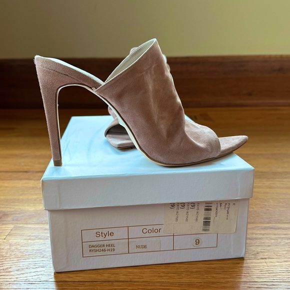 RAYE Dagger Heel. Never Worn. Comes with original box - Picture 5 of 8